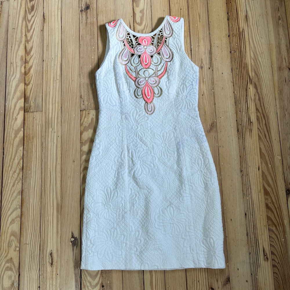 Lilly Pulitzer White Matelasse Embroidered Neckline boho Dress Size 00 Pink Gold